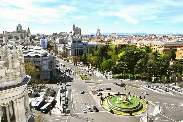 פלאזה דה סיבלס היא ככל הנראה הכיכר היפה ביותר במדריד