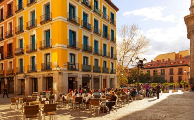 בתי קפה שחייבים להכיר במדריד – מדריך מיוחד לחובבי הקפה